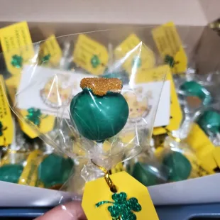POT OF GOLD CAKE POP LEPRECHAUN GOLD ST PATRICK'S DAY CUSTOM BIRTHDAY TAG