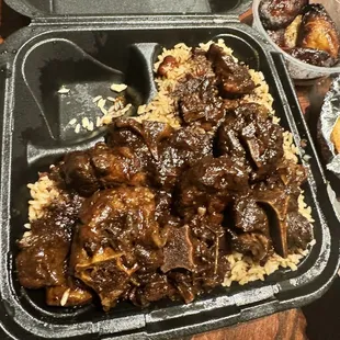 Small oxtail with rice and peas