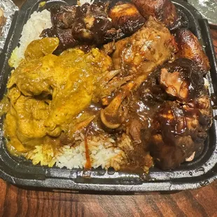 Chicken sampler with white rice and plantains