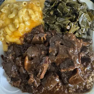 Large oxtails, Mac &amp; cheese, turkey collards