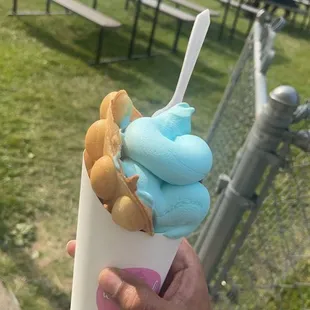 Super long line but very good and fresh cone