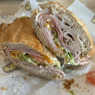 Turkey club - missing bacon. tasted terrible. Fell apart, messy.