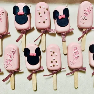 Minnie Mouse Cakesicles
