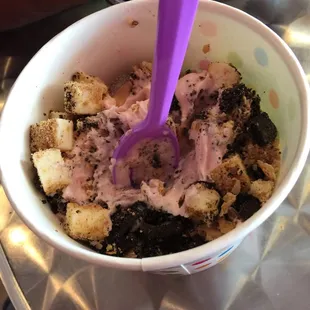 Strawberry yogurt, cheesecake bites, Oreo and Heath. Yumm!!
