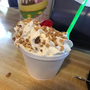 Peanut butter sundae
