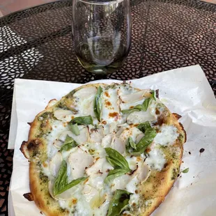 Turkey pesto flatbread and Whired white wine