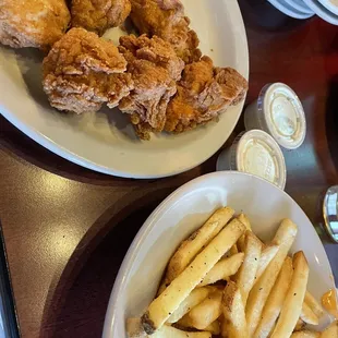 fried chicken wings, poultry, chicken wings, fried chicken, chicken wings and fried chicken, bbq wings, bbq chicken, food, chicken