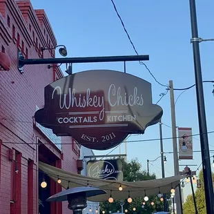 the outside of a restaurant