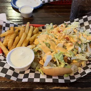 Fried Shrimp Po&apos; Boy w/fries