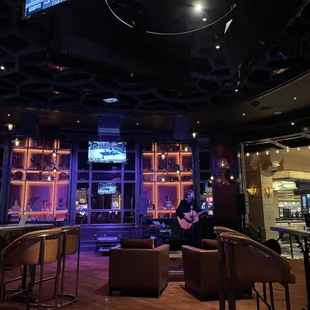 Live music and drink time