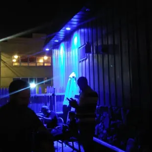 Patio. Yo.