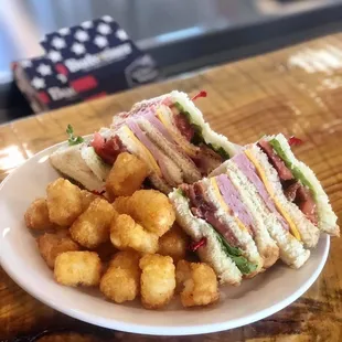 Wanna sweet club sandwich? This is the place!