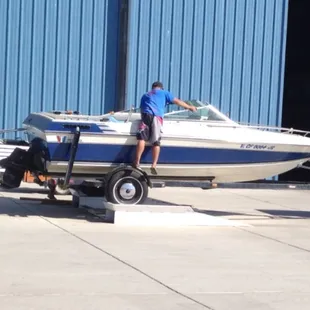 One of the coolest workers ALWAYS takes care of me !!