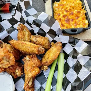 Jumbo Wings (8) Mac &amp; Cheese
