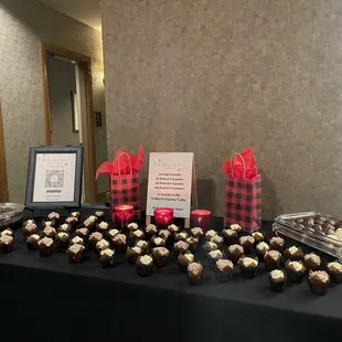 Free samples - Ladies of Las Sendas Holiday Boutique