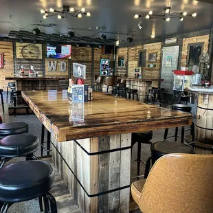 A really nice bar with a good vibe.