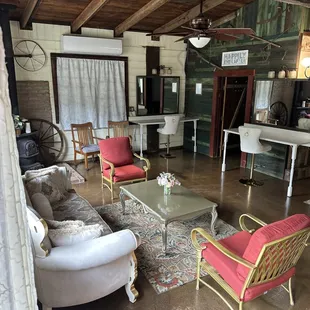 Whispering Oaks Terrace beautiful Large Get Ready Suite