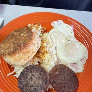 a plate of breakfast foods