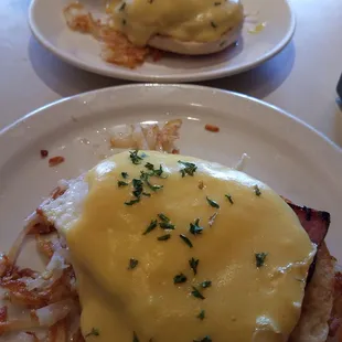 Eggs benedict split 4 two