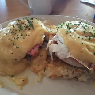 Large eggs benedict