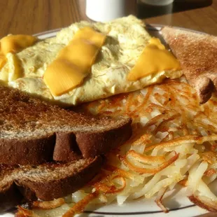 Omelet with hash browns