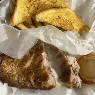 Ribs with no sauce, fries and garlic bread