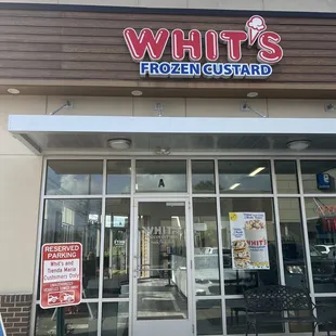 outside, pizza