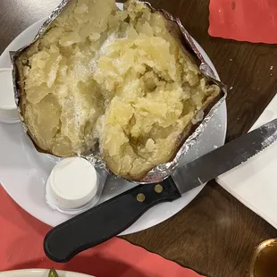 Baked potato with steak knife for reference. I didn&apos;t have a banana
