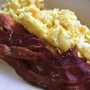 Bacon and scrambled eggs with cheese