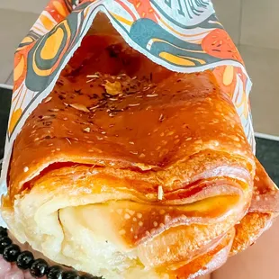 Pesto &amp; mozzarella croissant