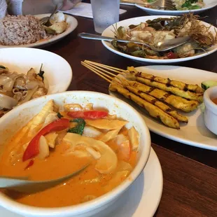 Curry vegetables, drunken noodle, brown rice, chicken satay