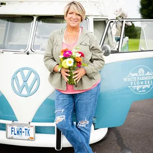 White Farmhouse Flowers & Gifts