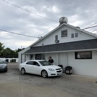 Drive thru is come to your car