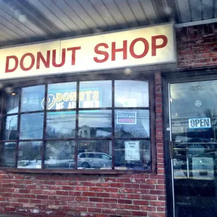 Closed Sun &amp; Mon, open 5-11am
