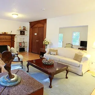 Charming and gorgeous historic mansion with 10,000 sq feet is perfect for weddings, receptions, corporate events, and parties