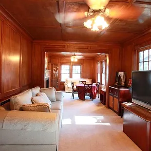 Charming and gorgeous historic mansion with 10,000 sq feet is perfect for weddings, receptions, corporate events, and parties