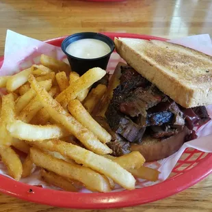 Brisket sandwich w seasoned FF
