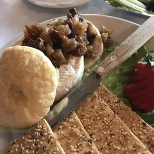Baked Warm Brie Cheese in Puff Pastry