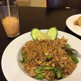 Spicy basil fried rice with chicken is very delicious! And I love the Thai ice tea~~~so yummy!