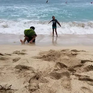 09.03.22 #MJandDJ #MadriagaKids #TeamMadz &amp; their #BASICCEOSAHMKARMA checking in for duteh WhitePlainsBeach