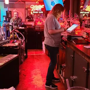 Bar!