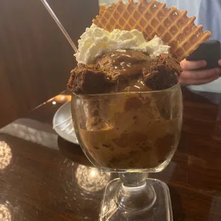 Wake the Fudge Up Sundae