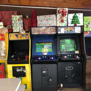 Yup it's Christmas already. Great food, great friends and best food in town.