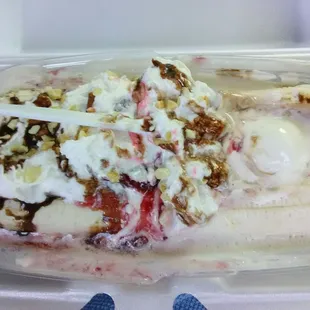 This is how it was served to me. The white container was given to me after complaining of their white clear flimsy one.