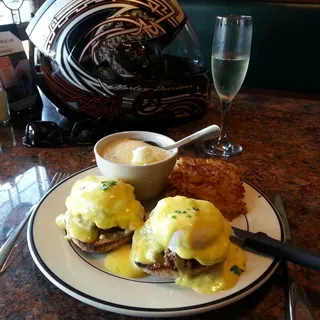 Crab Cakes Benedict
