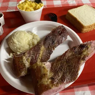 Rib plate with potato salad and Mac and cheese