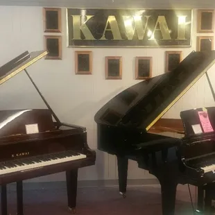 We are your offical Kawai piano dealer. 5" Baby Grand Piano.