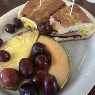 Cubano w/ fresh fruit