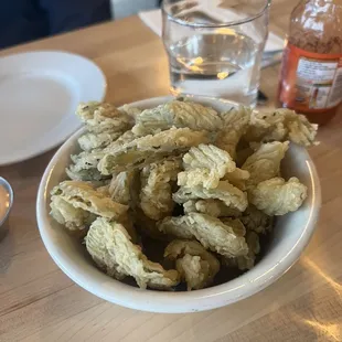 Fried pickles.. mediocre