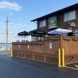 the outside of the restaurant